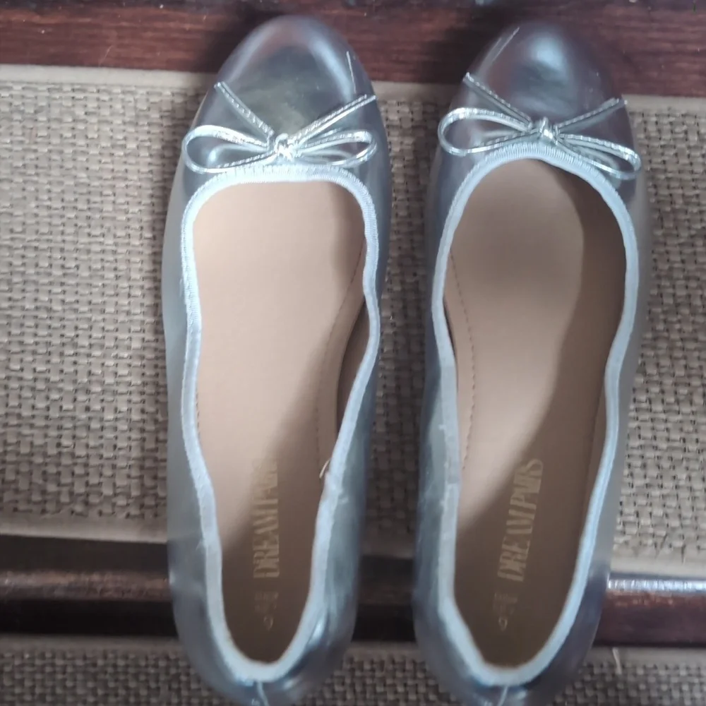 Dream Pairs Girls Size 9 Silver Slip-On Ballet Flats w/ Bow Accent